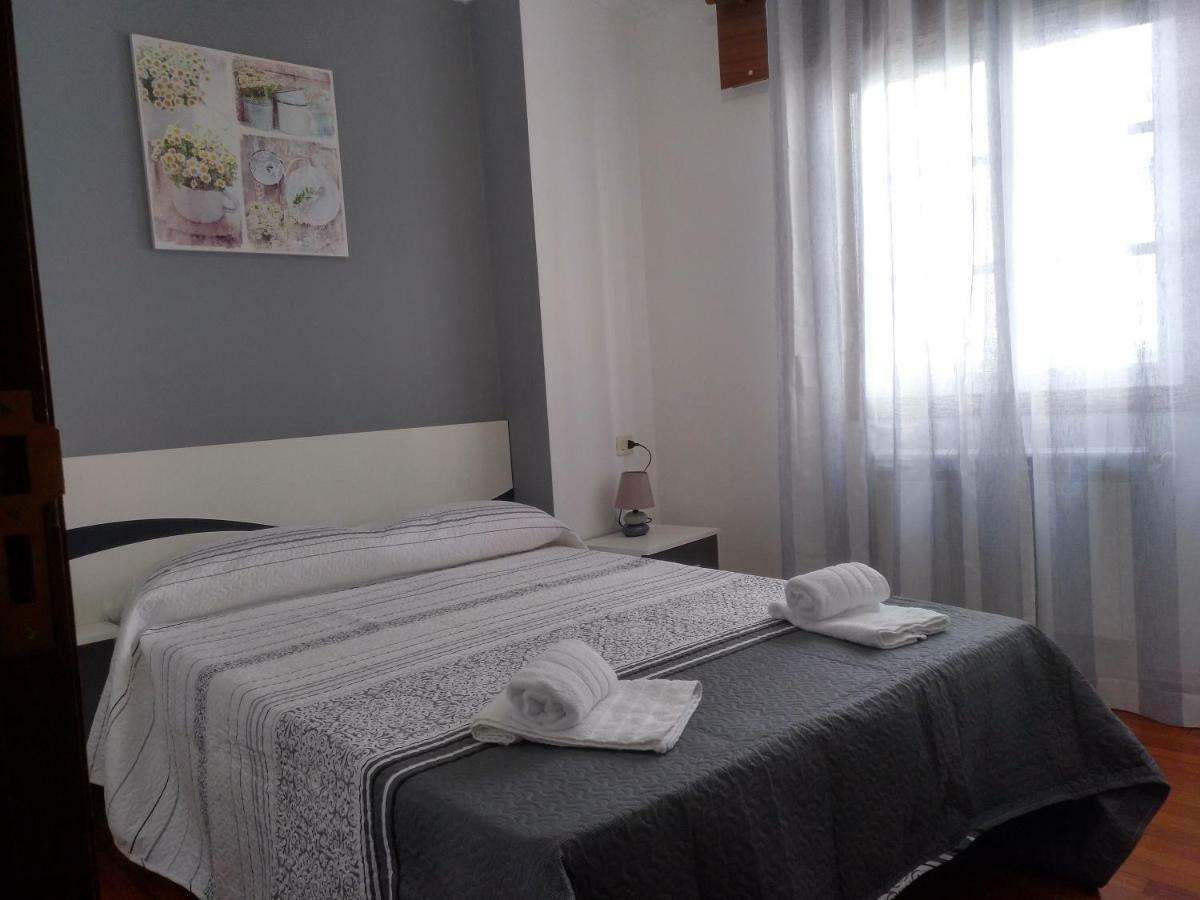 Apartamentos Enteros O Lagar Melide Luaran gambar