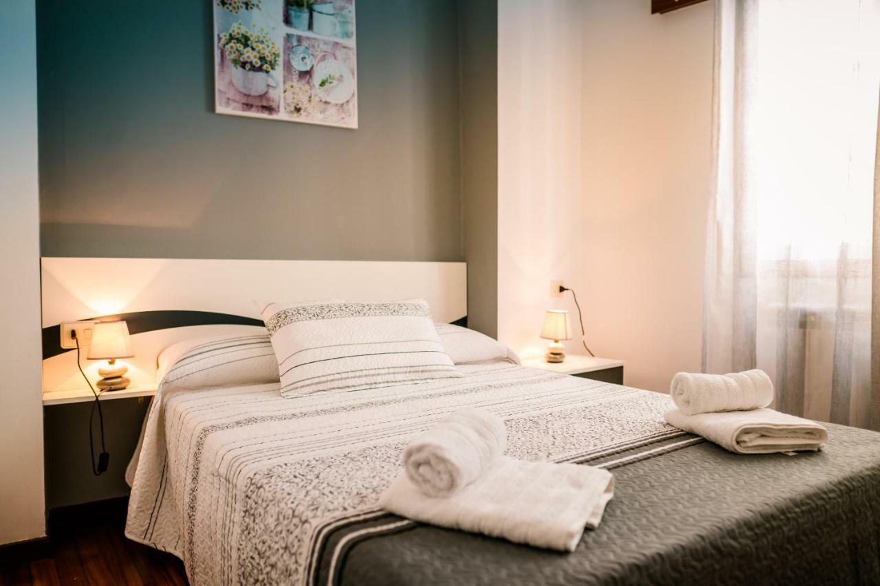 Apartamentos Enteros O Lagar Melide Luaran gambar